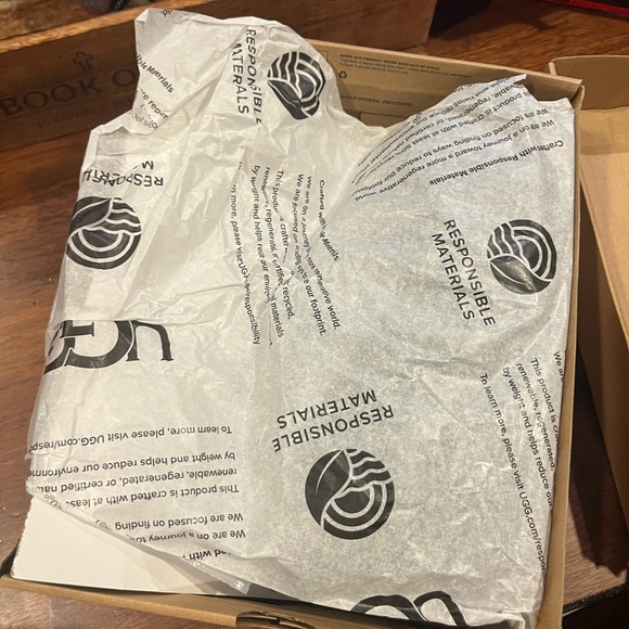 UGG ~ Black Ultra Mini ~ Women’s Size 7 - Picture 3 of 6